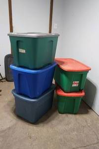 lot 7 image: 5ct Sterilite 70 L totes with fitting lids