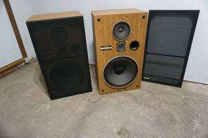 lot 9 image: Pioneer speakers 3-way speaker system