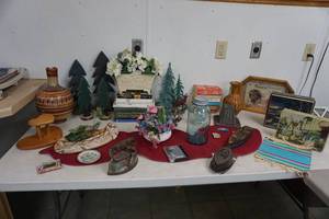 lot 13 image: No-Sale Lot home decor antique irons & toaster