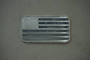 lot 16 image: 1oz .999 fine silver. American flag design