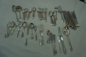 lot 20 image: Silver plated flatware Wm. A Rogers A1 Plus.