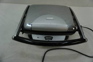 lot 23 image: DeLonghi Indoor Grill and Panini Press