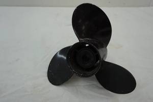 lot 30 image: boat motor prop