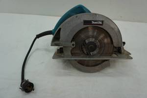 lot 35 image: Makita circular saw