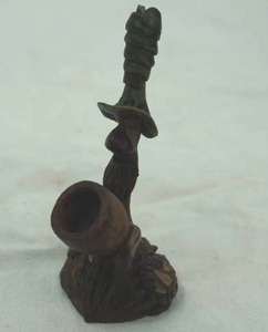 lot 42 image: cute walnut carved pipe.
