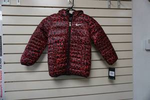 lot 89 image: NIKE 4xs girls winter jacket