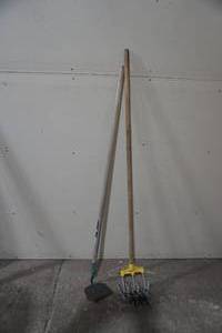 lot 96 image: garden hoe and weeder