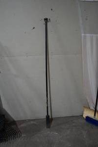 lot 100 image: ice chisel