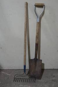 lot 103 image: short handled square spade and rake
