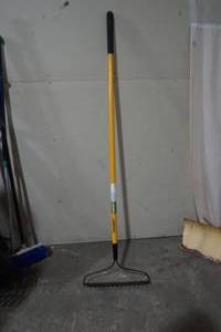 lot 104 image: Yardworks bow rake.