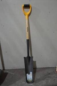 lot 106 image: Yardworks tiling spade