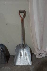 lot 112 image: aluminum scoop shovel
