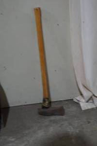 lot 117 image: axe