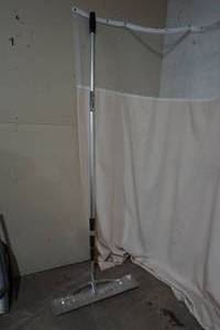 lot 121 image: long handled snow rake