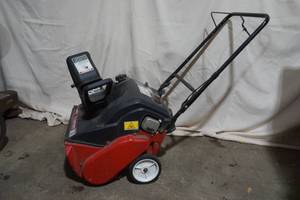 lot 126 image: Yard Machine 21 snow thrower