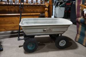 lot 140 image: Tractor Supply Co wagon