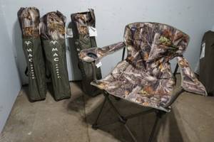 lot 159 image: 4 camo folding lawn chairs