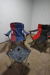 lot 162 image: 2 folding lawn chairs 1 folding table