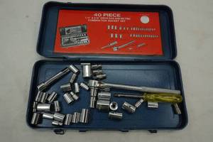 lot 179 image: 40 Piece socket set