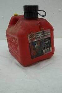 lot 201 image: 1 gallon 4 oz gas can