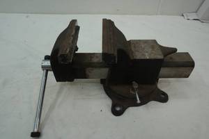 lot 204 image: bench vise 6jaw