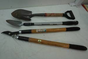 lot 233 image: garden tools
