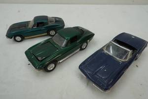 lot 262 image: Corvette model cars