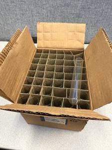 lot 2 image: Box of Culture Tubes With No Lip, 150x28mm
