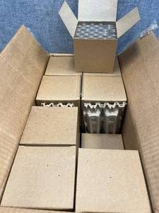 lot 14 image: Full Box of Test Tubes, No Lip, 13x100mm