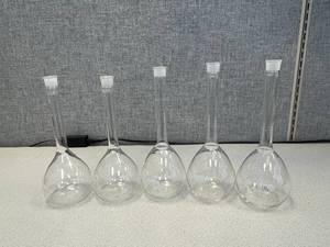 lot 38 image: 5 - Used 500ml Volumetric Flasks