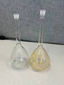 lot 40 image: 2 - Used 1000ml Volumetric Flasks