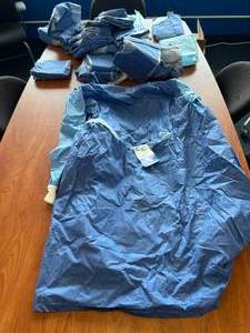lot 55 image: MEDLINE SCRUB  Aprons