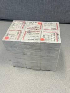 lot 65 image: Lot of 3000 Circles, 30 Boxes of 100 Circles, #32 Glass 2.4cm Lot No. ZK882 Order No. 06890 Schleicher & Schuell Filter paper