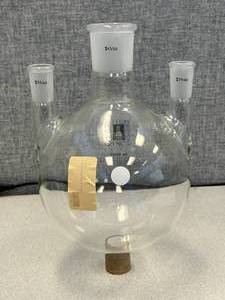 lot 81 image: 3000ml 3 Neck Boiling Flask, 4550 Top, 2440 Side Joints