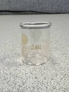 lot 83 image: Full Box of 5ml Microbeakers