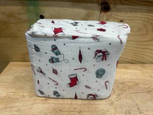 lot 88 image: ChristmasHoliday Themed FullQueen Flannel Sheet Set