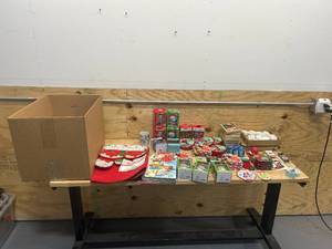 lot 162 image: Lot of Various Christmas Items