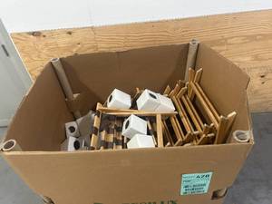 lot 166 image: Gaylord of Luggage Holders and Tissue Box Covers