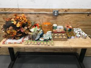 lot 171 image: Lot of Assorted Fall Decorations