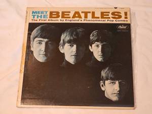 lot 74 image: The Beatles  Meet the Beatles T 2047
