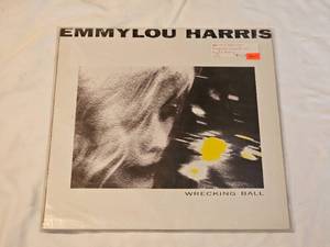 lot 81 image: Emmylou Harris  Wrecking Ball (GRALP 102 English Pressing)