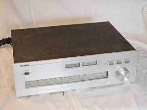 lot 10C image: Yamaha Tuner CT-410 II