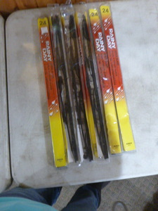6 Rainy Day 24 Windshield Wiper Blades