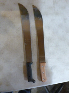 2 Machetes