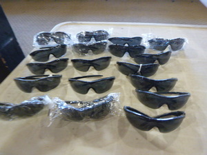 18 Pair of Sunglasses