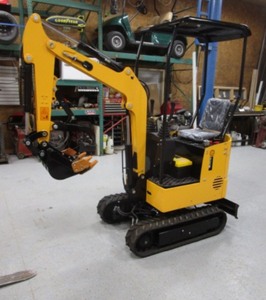 lot 3 image: Landhero Mini Excavator
