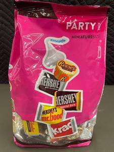 lot 103 image: CO 4 - Hersheys Party Pack Miniature Size Assorted Chocolate Candies - 35 oz