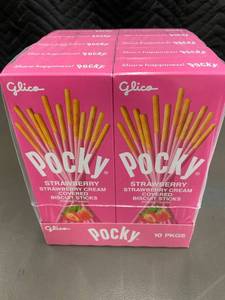 lot 254 image: HI 5 - Box of 10 Pocky Strawberry Cream Covered Biscuit Sticks