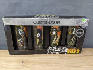 lot 80 image: KISS Collectors Series Pint Glass 4-PACK In box