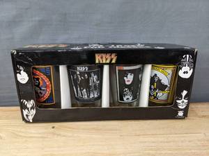lot 76 image: KISS Collectors Series Pint Glass 4-PACK